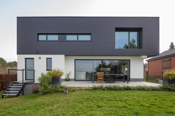 Strakke renovatie in Suarlée, België