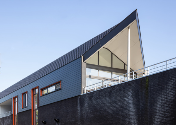 Handelszaak en woningen in Roeselare, België