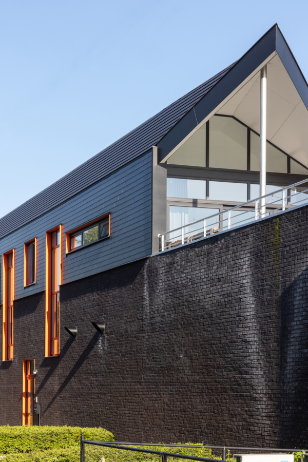 Handelszaak en woningen in Roeselare, België