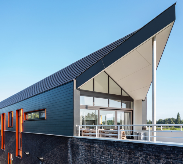 Handelszaak en woningen in Roeselare, België