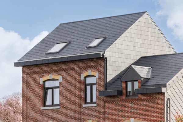 Dakrenovatie van woning in Rhisnes, België