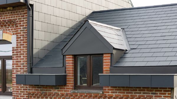 Dakrenovatie van woning in Rhisnes, België