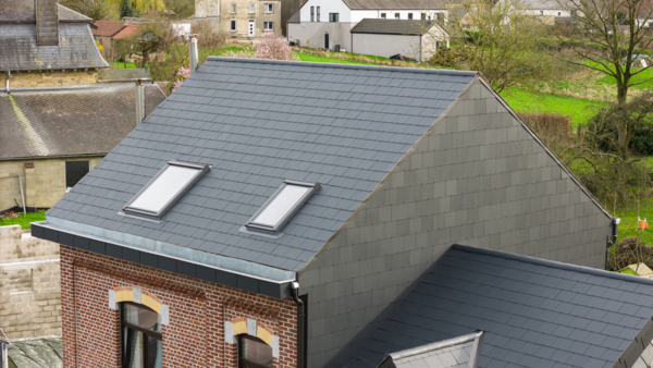Dakrenovatie van woning in Rhisnes, België
