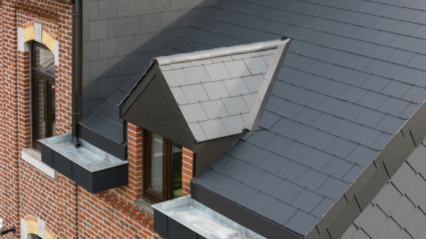 Dakrenovatie van woning in Rhisnes, België