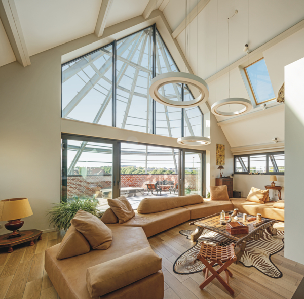 Appartementsgebouw in kerk te Doornik, België