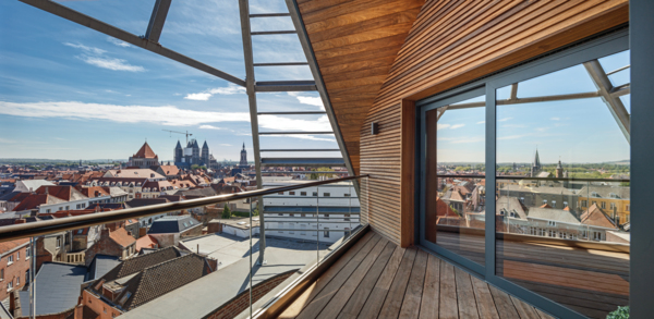 Appartementsgebouw in kerk te Doornik, België