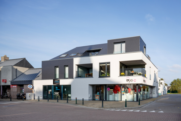 Appartementsgebouw met handelszaken in Zedelgem, België