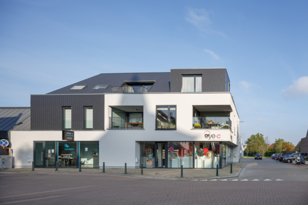 Appartementsgebouw met handelszaken in Zedelgem, België