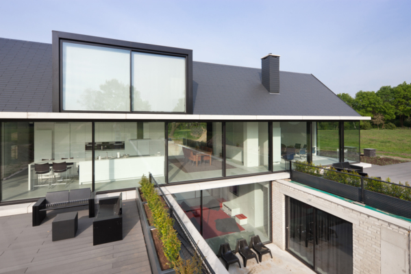 Villa met leien in Geldrop, Nederland