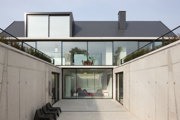 Villa met leien in Geldrop, Nederland