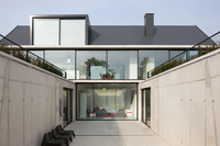 Villa met leien in Geldrop, Nederland