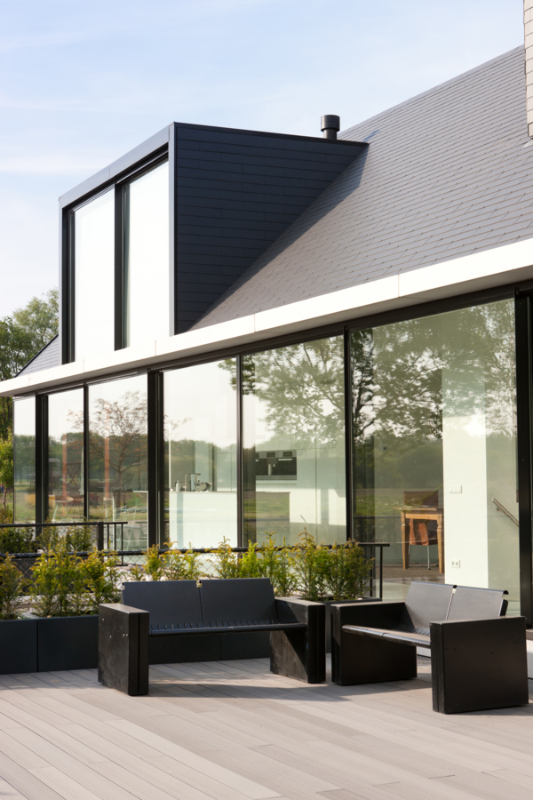 Villa met leien in Geldrop, Nederland